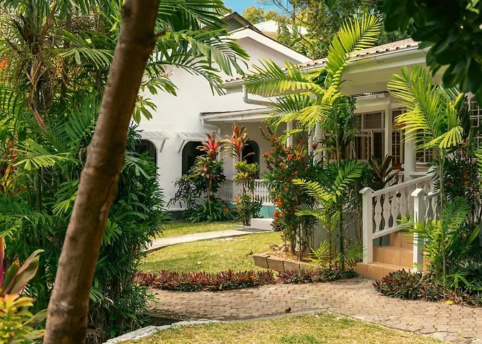 Beau Vallon Bungalows 3*