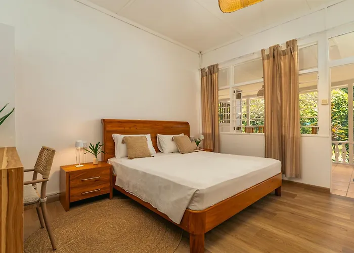 Beau Vallon Bungalows 3*